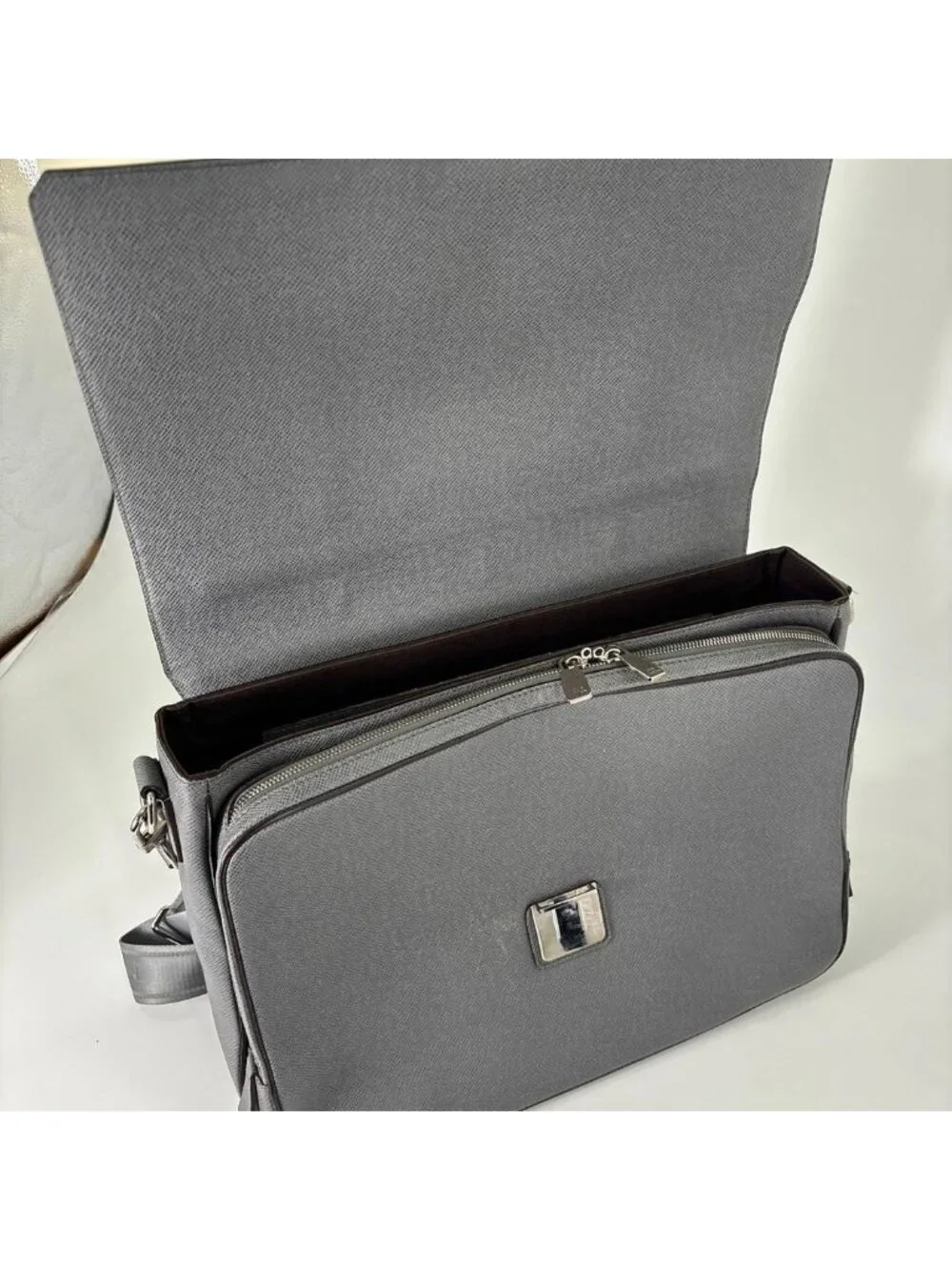 Louis Vuitton Super Taiga Vasili GM Business Bag Gray